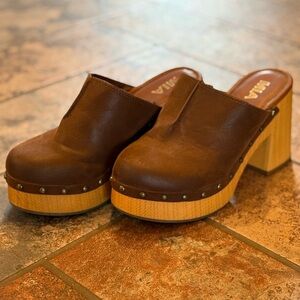 MIA Brown Mules with Chunky Heel and Platform